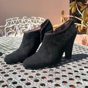 SOLD NWOT Tahari Booties Size 6